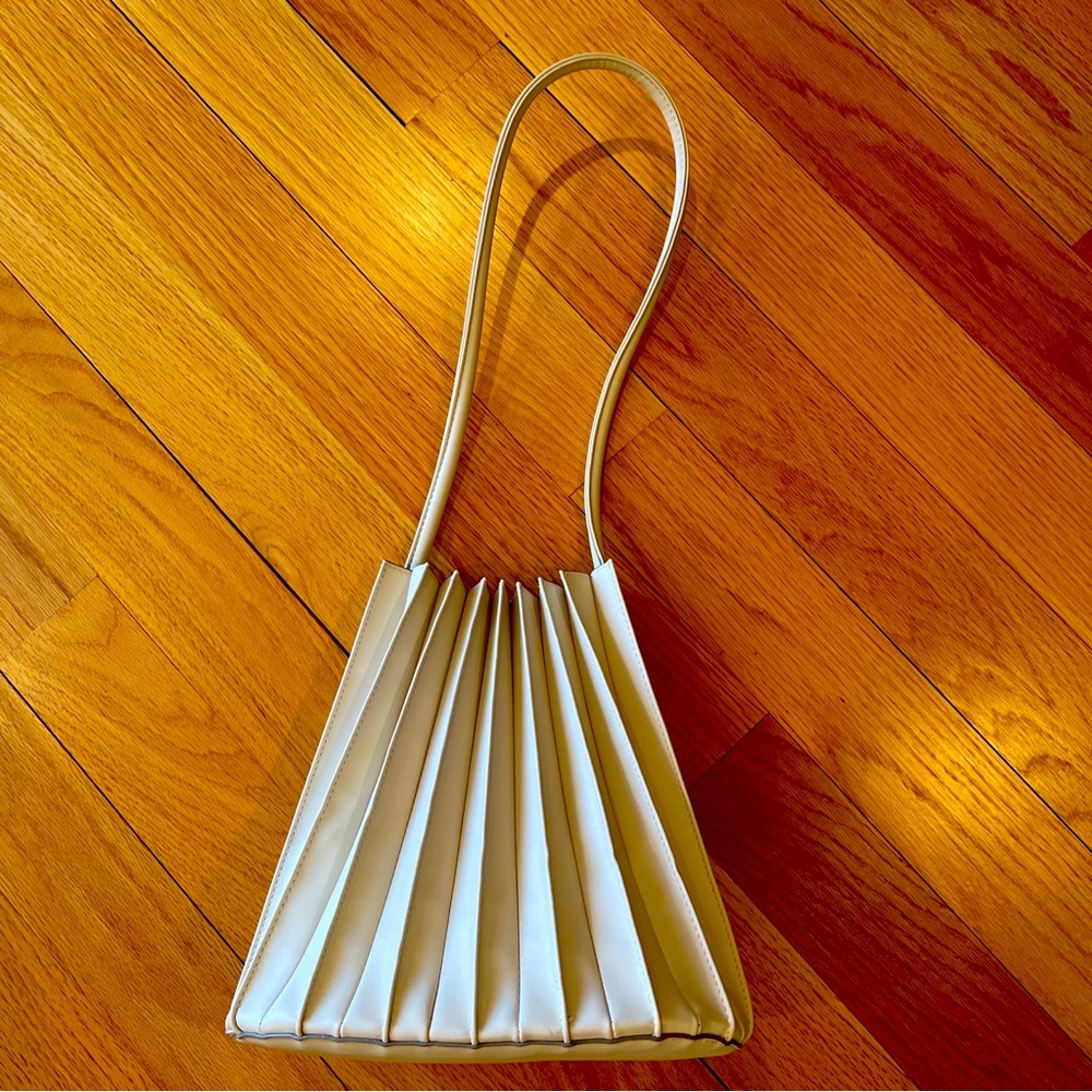 CREAM ACCORDION BAG